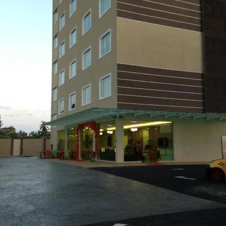 Caspari Hotel Tampin Esterno foto