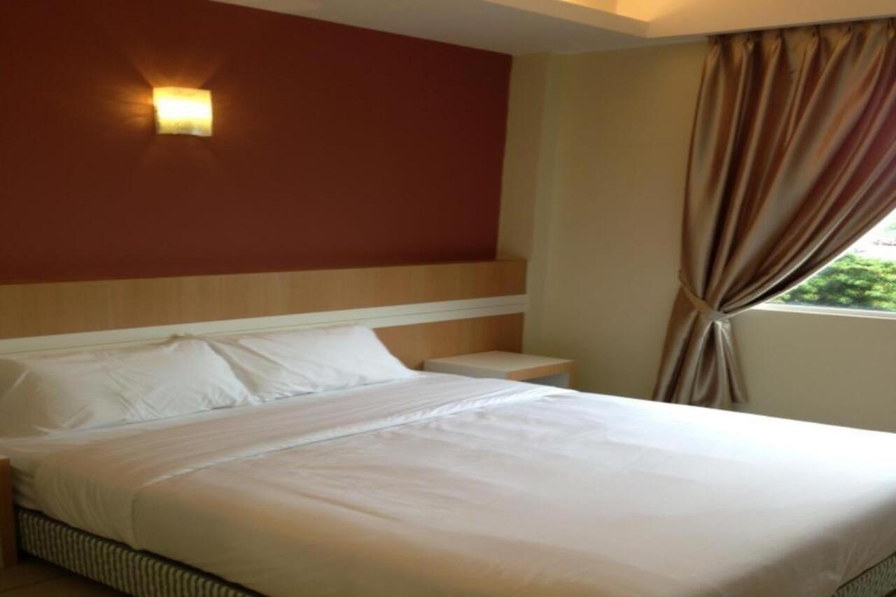 Caspari Hotel Tampin Esterno foto