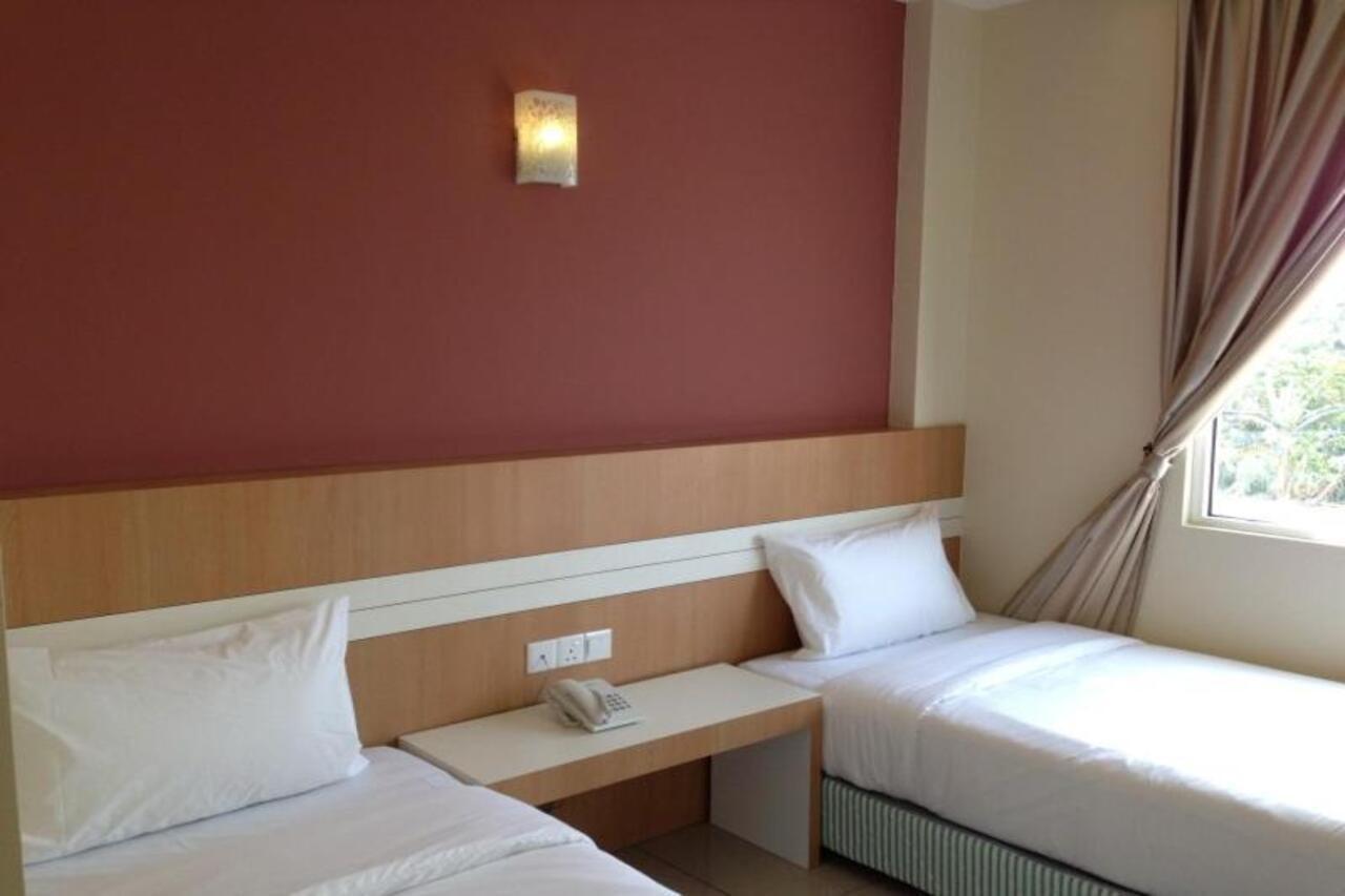 Caspari Hotel Tampin Esterno foto