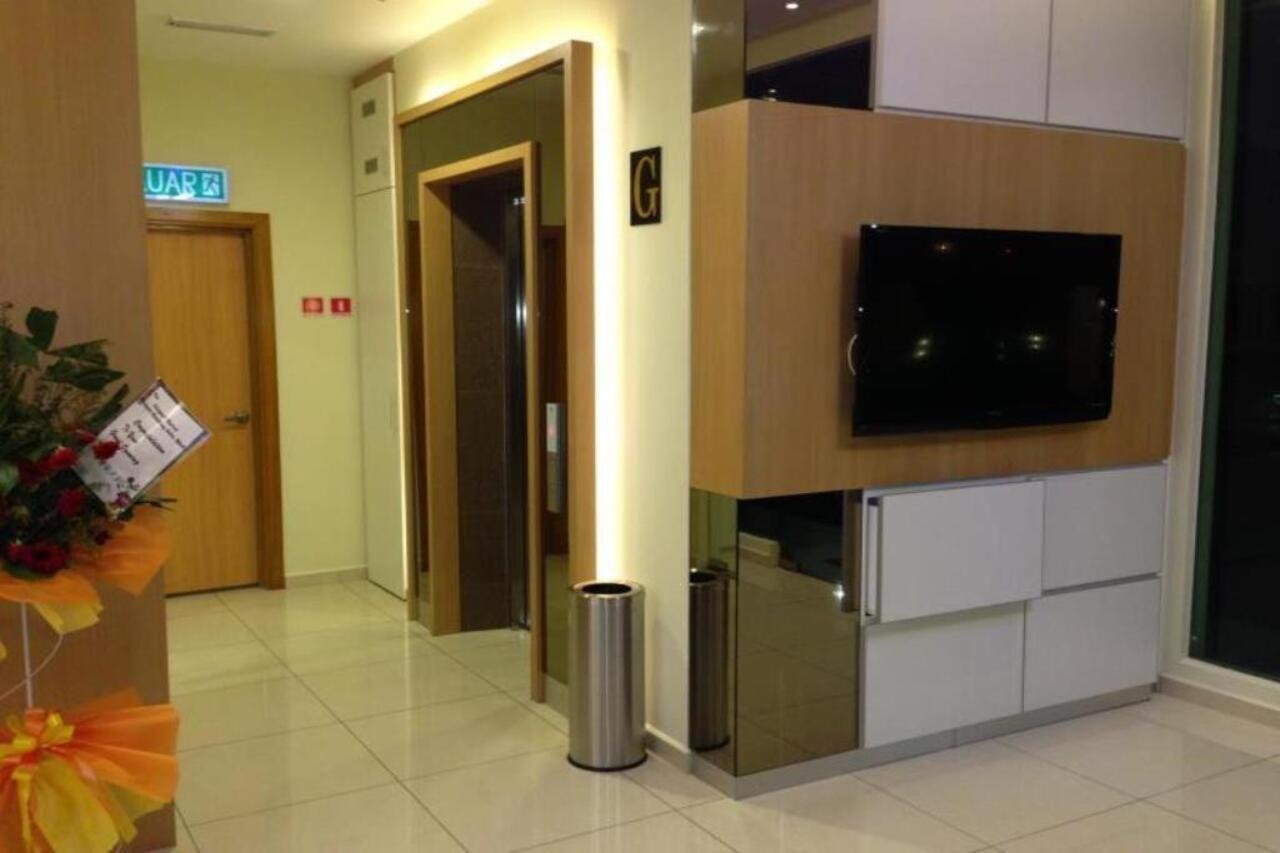 Caspari Hotel Tampin Esterno foto