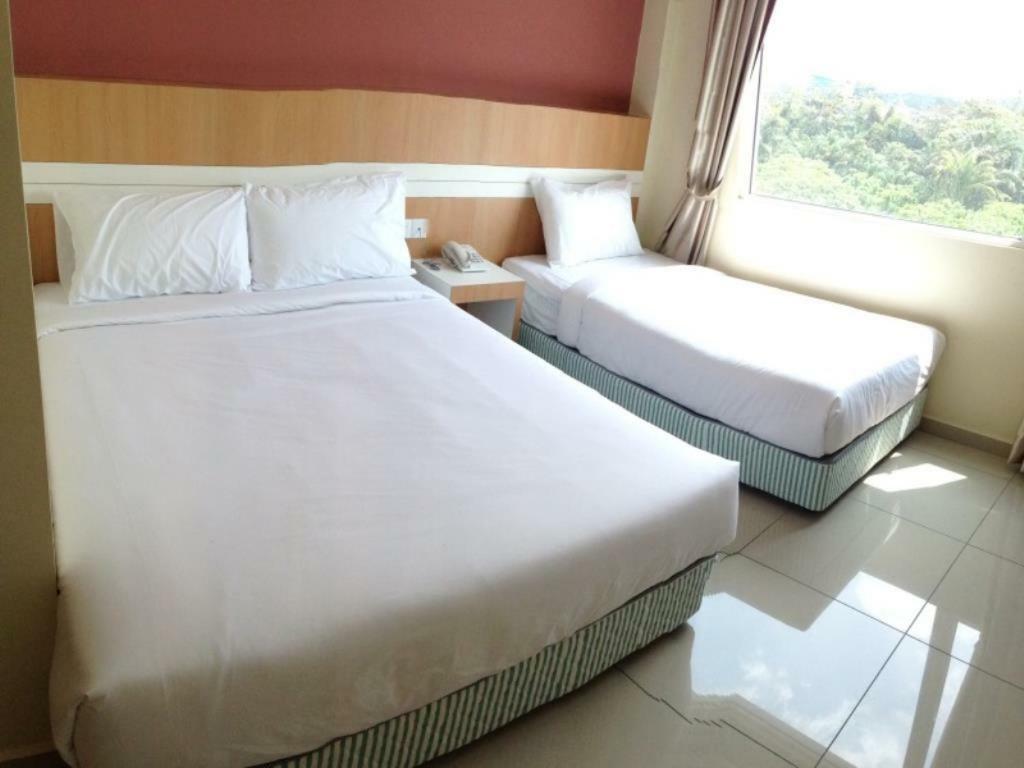 Caspari Hotel Tampin Esterno foto